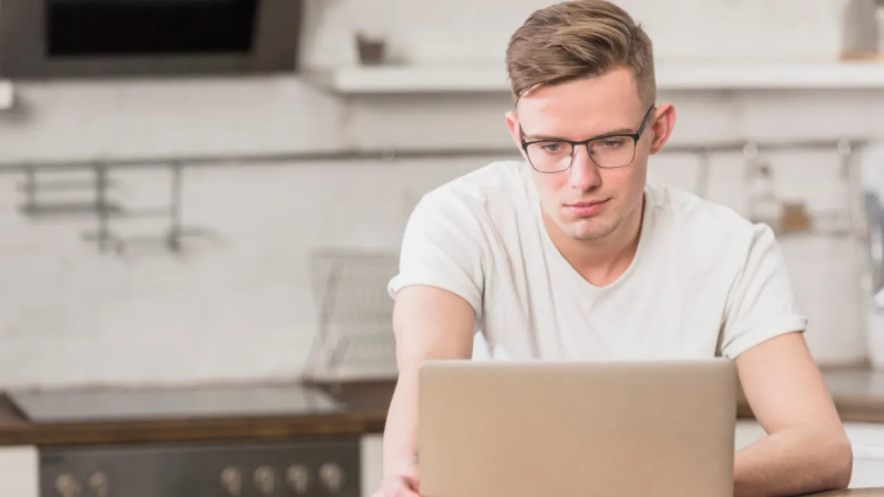 робота в Україні,кар’єрний мінімалізм,зумери,покоління Z,side hustle,ринок праці Дніпро,тренди праці Україна,гнучка зайнятість