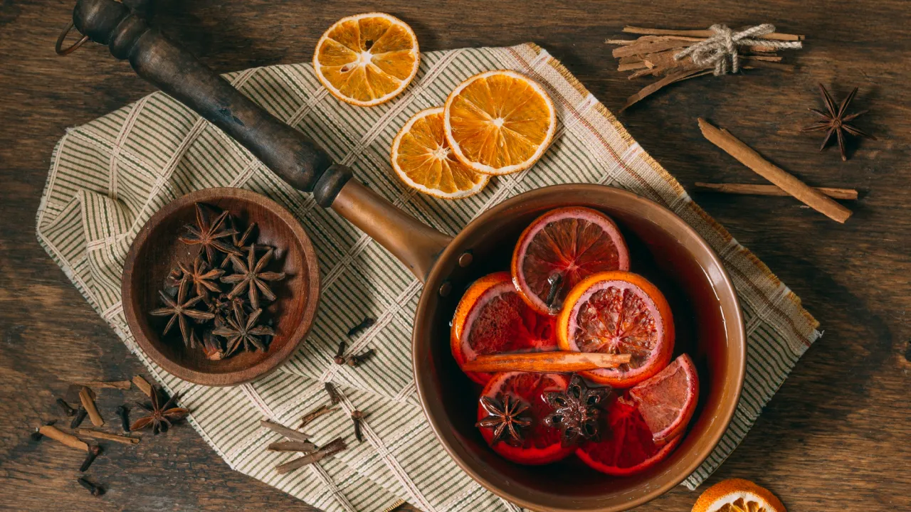 глінтвейн рецепт,як приготувати глінтвейн,глінтвейн Дніпро,гарячий напій Україна,пряний напій,спеції для глінтвейну,гаряче вино,зимовий напій