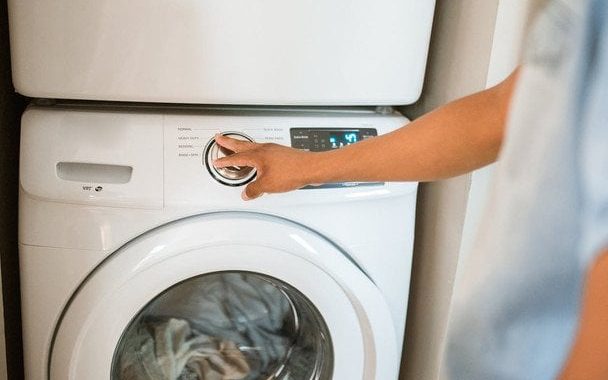 Ви робите це неправильно: Міф про прання за 30°C: чи дійсно одяг стає чистим після холодного циклу