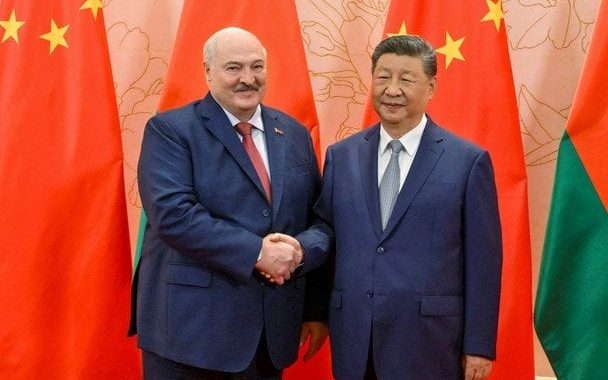 Ви робите це неправильно: Лукашенко раптово прилетів до Сі Цзіньпіна і заявив про «нерозлучних друзів» (відео)